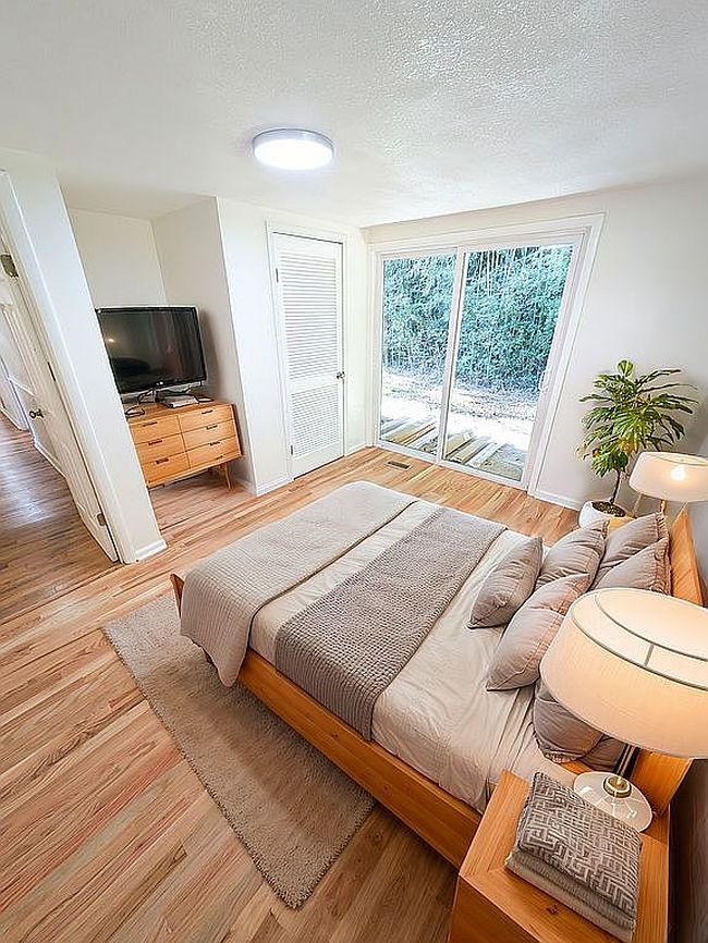 Image of 158 Burnett Ln