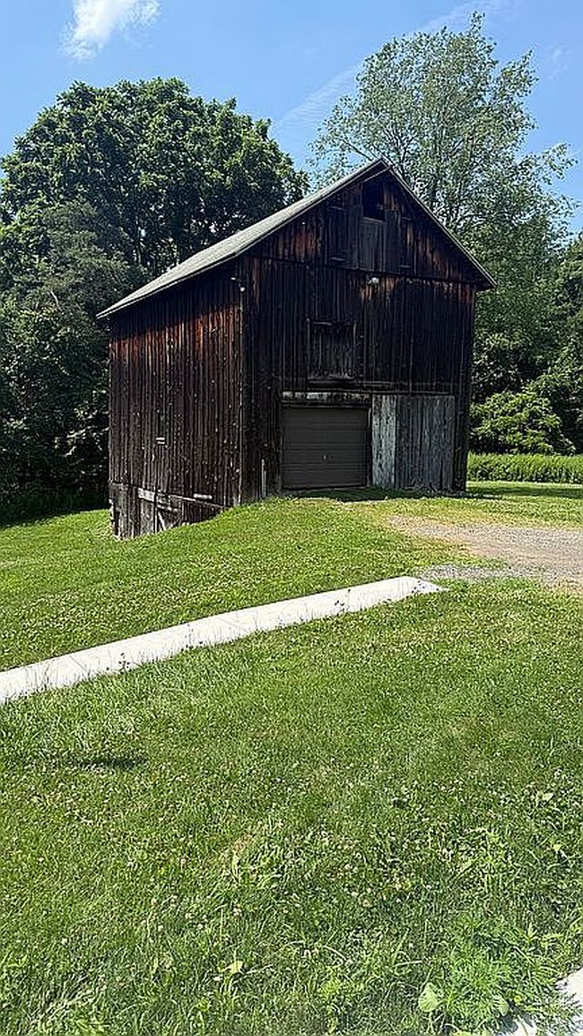 Photo of 13092 Quaker St, Collins, NY