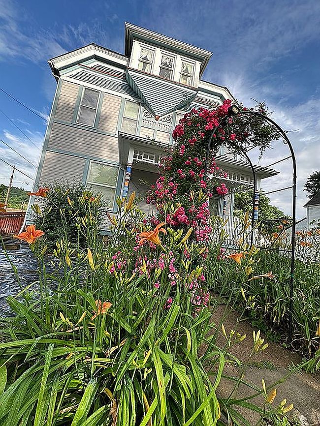 Photo of 1026 3rd Ave, Beaver Falls, PA