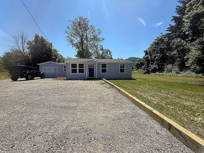 Photo of 46384 Lyons Mill City Dr, Lyons, OR