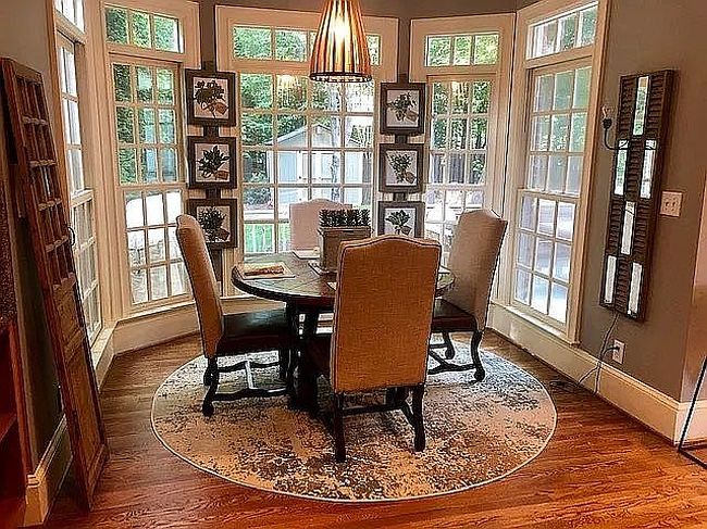Photo of 1400 Regents Park Ln, Greensboro, NC