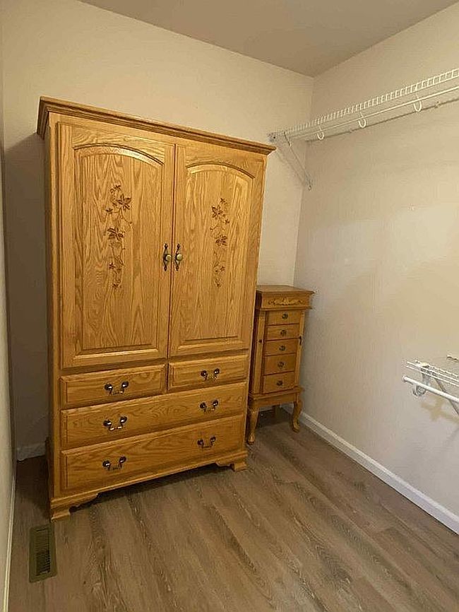 Additional photo 2 of property located at 1984 Dausha Ct