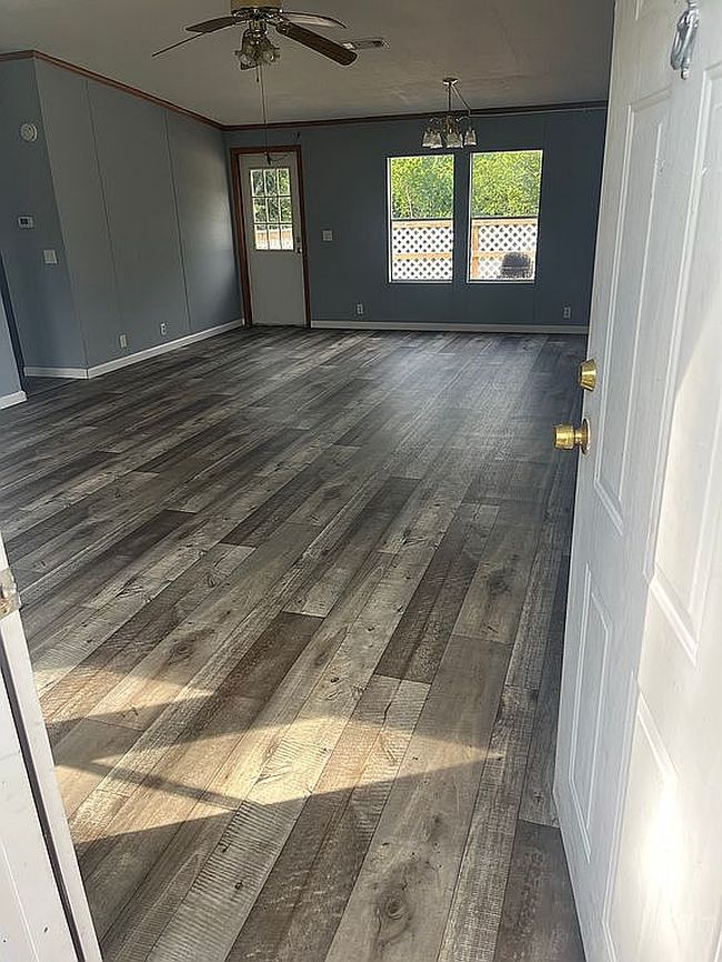 Preview of property located at 445 E Creekview Dr