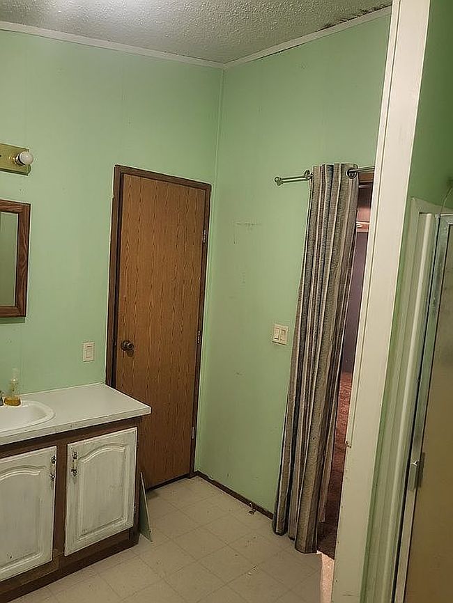 Photo of 6514 Amy Boyle Rd Ne, Brookfield, OH
