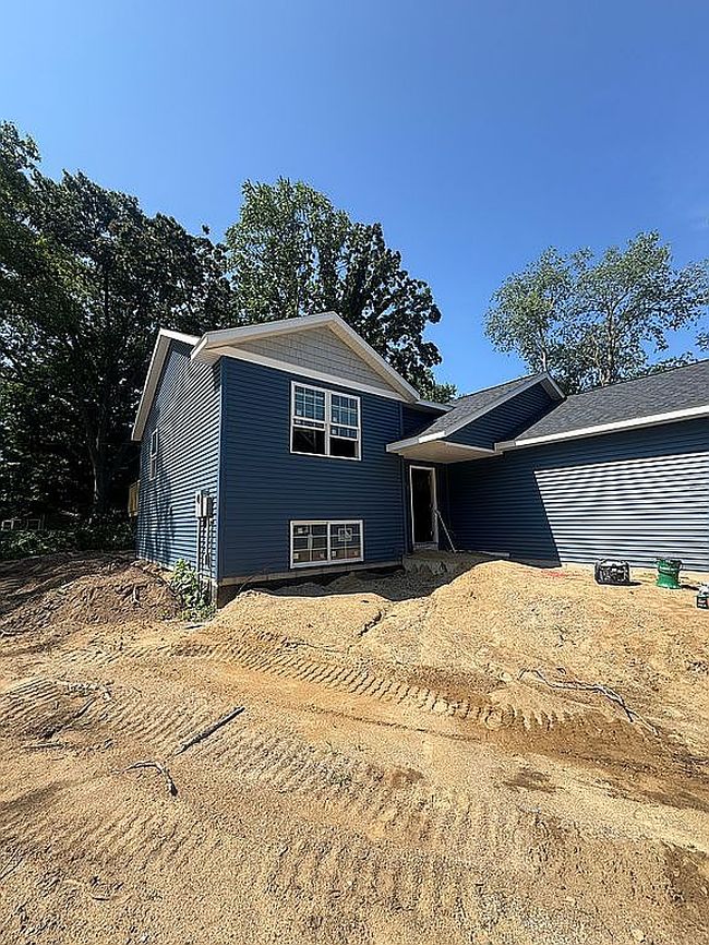 Photo of 306 Arnstrom Dr, Gobles, MI