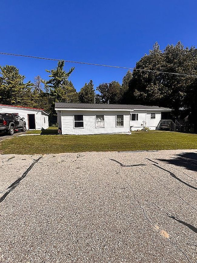 Photo of 344 Pine St, De Tour Village, MI