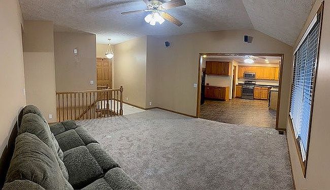 Photo of 9117 Valley View Dr, La Vista, NE