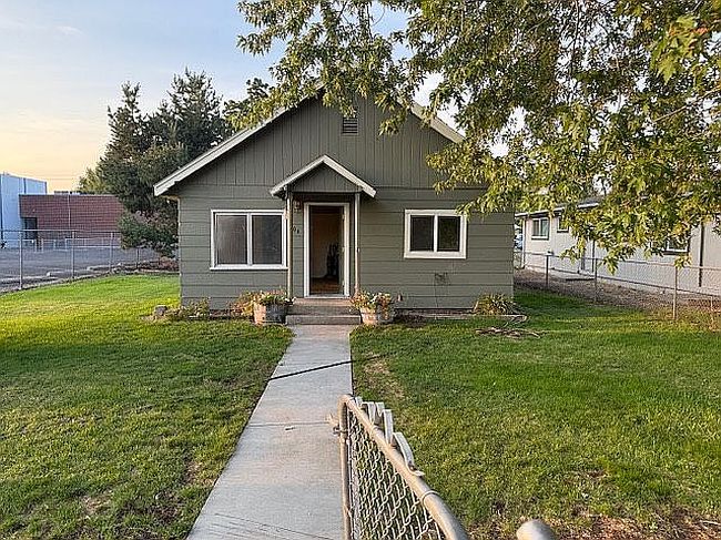 Photo of 404 E 5th St