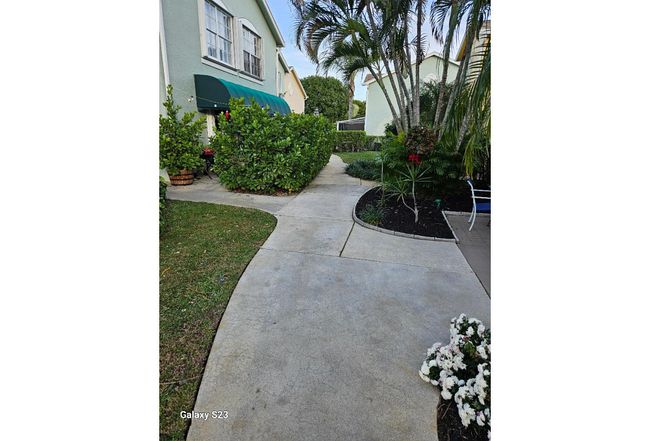 Image of 557 Waterside Dr