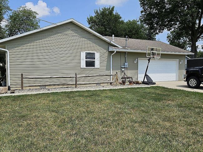 Photo of 505 S Jefferson St #St02, Pandora, OH
