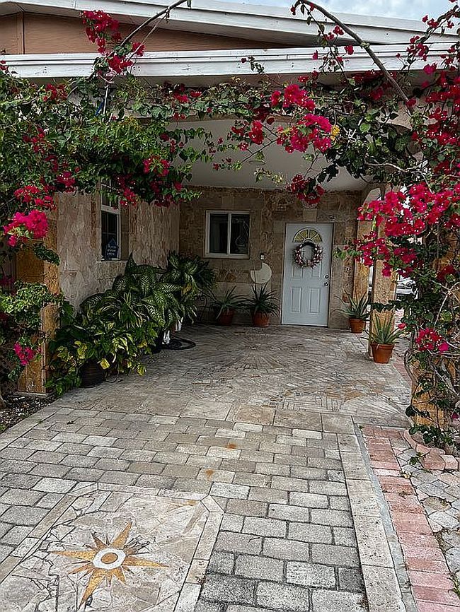 Image of 1081 Sw 129th Ave #5