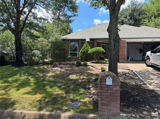 Photo of 10219 Gray Oak Ln, Fort Worth, TX