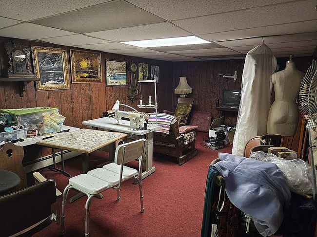 27 Leo Ln, Deer Park, NY