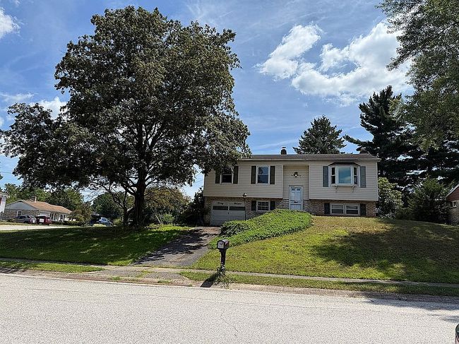 Photo of 2400 Ramblewood Rd, York, PA