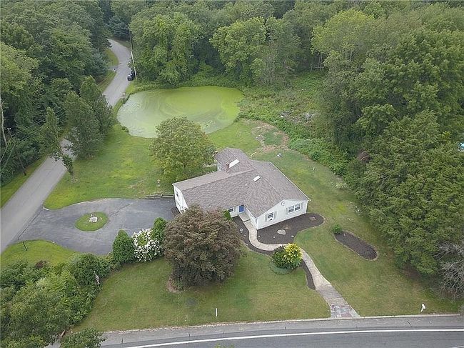 Photo of 325 Saw Mill Rd, Glocester, RI
