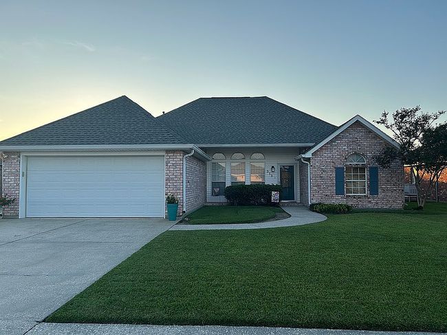 Photo of 213 Westport Dr