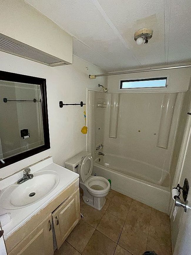 Image of 2058 Royal Dr