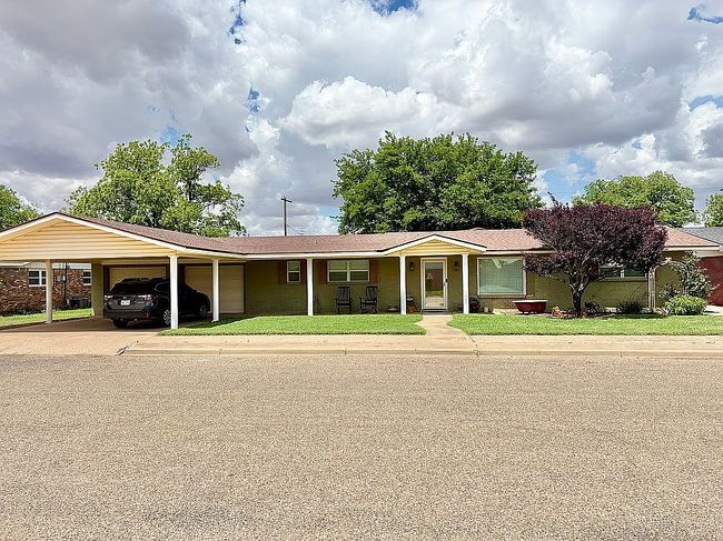 Photo of 711 W 6th St, Idalou, TX