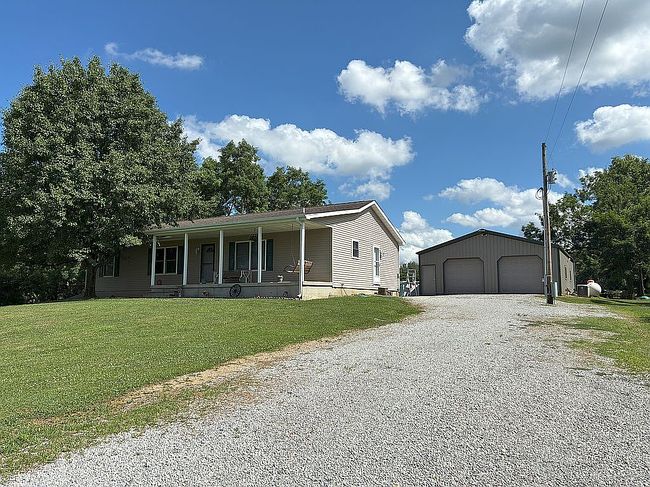 Photo of 1760 County Road 1200N, Greenup, IL