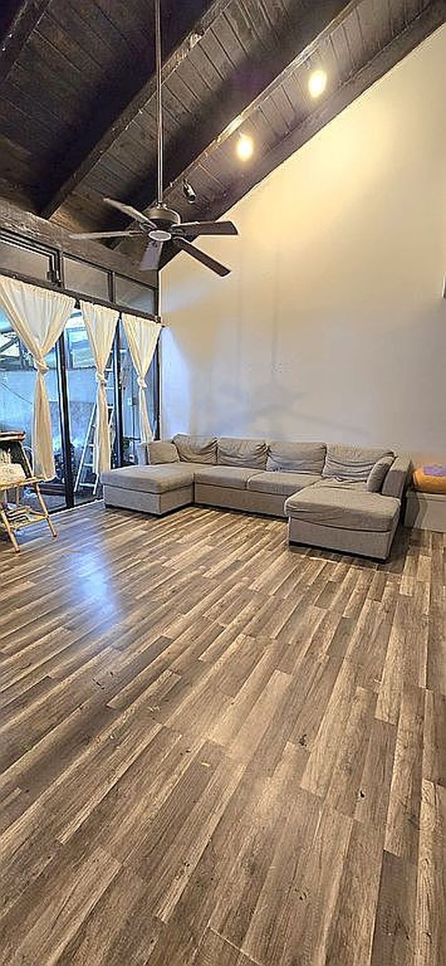 Photo of 10911 N Lakeview Dr, Pembroke Pines, FL