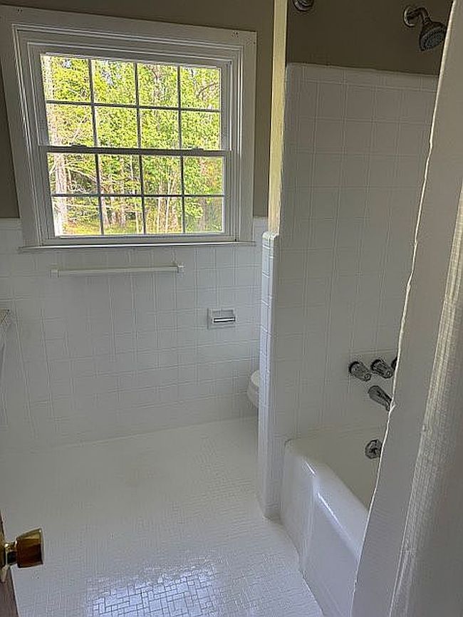 Image of 608 Lakeside Dr