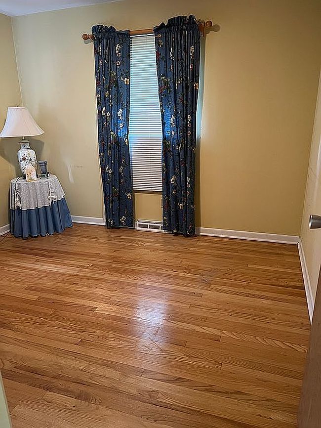Photo of 4707 Fairview Ave, Downers Grove, IL