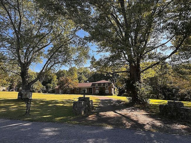 Additional photo 1 of property located at 174 Circle Dr