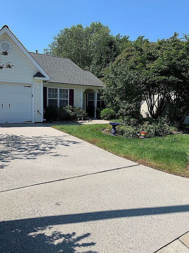 Photo of 2458 Somerset Place Dr, Winston Salem, NC