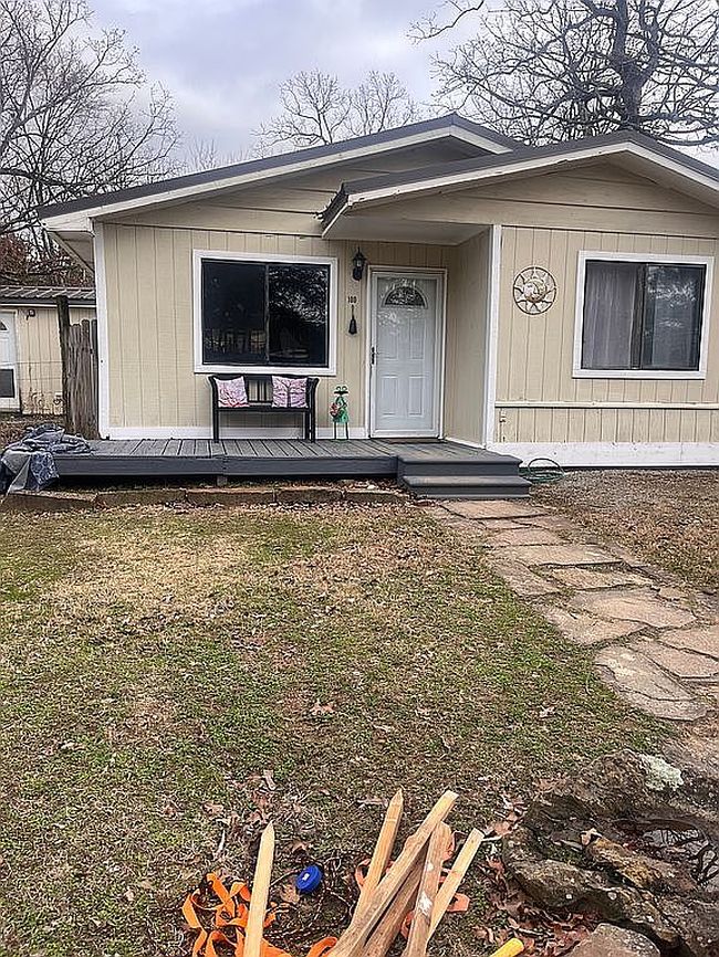 Photo of 100 Division St, Canadian, OK