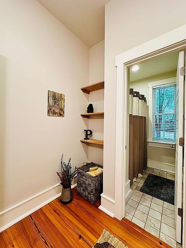 Photo of 403 Gary Rd, Hodges, SC