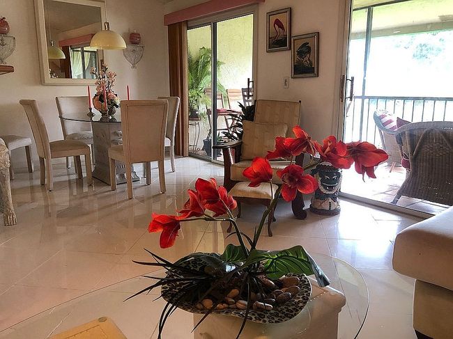 Photo of 7 Lexington Ln E, Palm Beach Gardens, FL