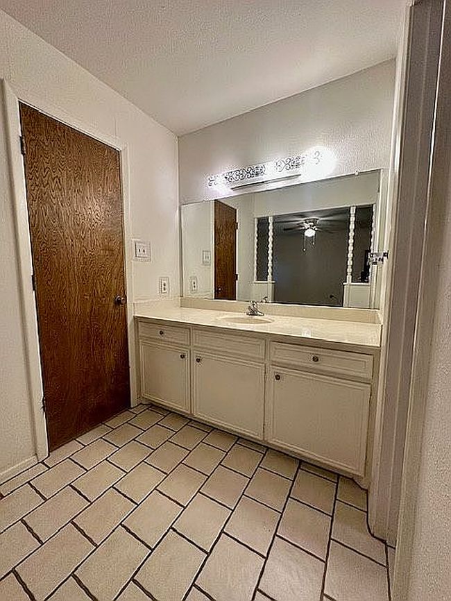 Photo of 2018 Rice Dr, Levelland, TX