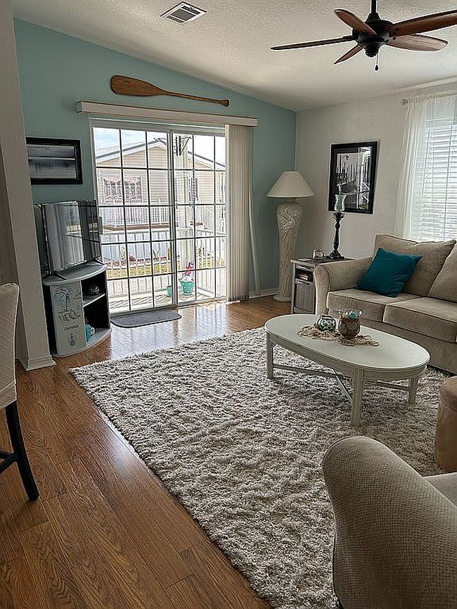 Image of 6 Brink Ave