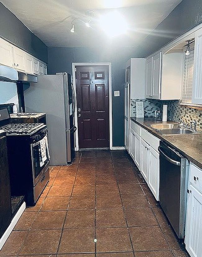 Additional photo 3 of property located at 5539 Greylog Dr