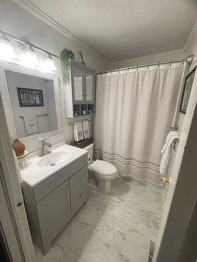 Photo of 452 Riverside St