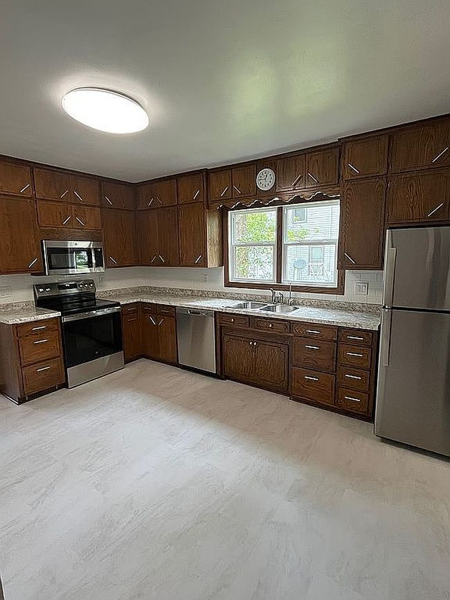 Photo of 119 2nd St Ne, Freeport, MN