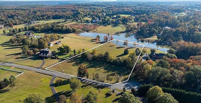 Photo of 22 Fitzhughs Trl, Fredericksburg, VA