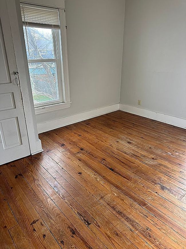 Photo of 405 Oakwood Ave, Williamstown, WV