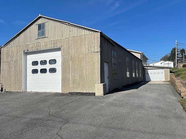 Image of 221 W Main St