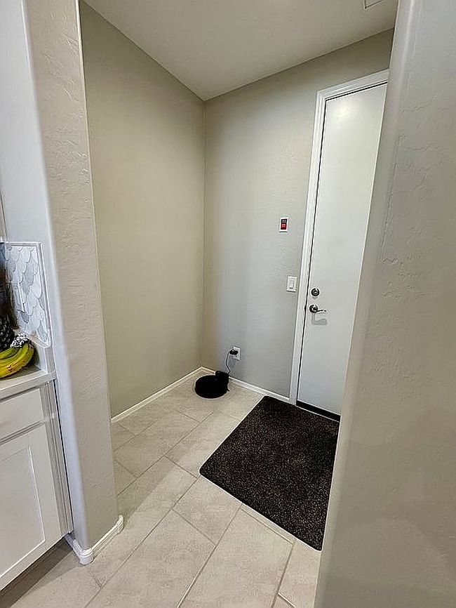 Image of 905 S 108th Ave