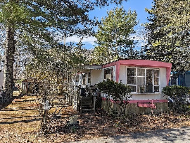 Photo of 620 Montauk Hwy Trailer 32, Westhampton Beach, NY