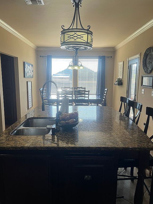 Image of 916 Isabella Ln
