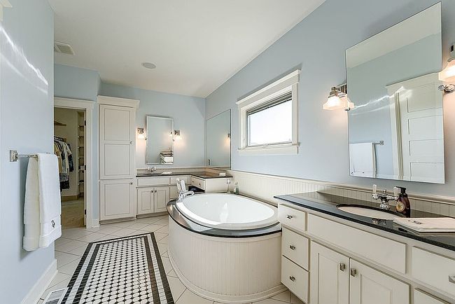Photo of 12925 Scott St, Omaha, NE