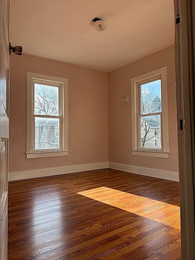 Image of 6 Andrews Ave