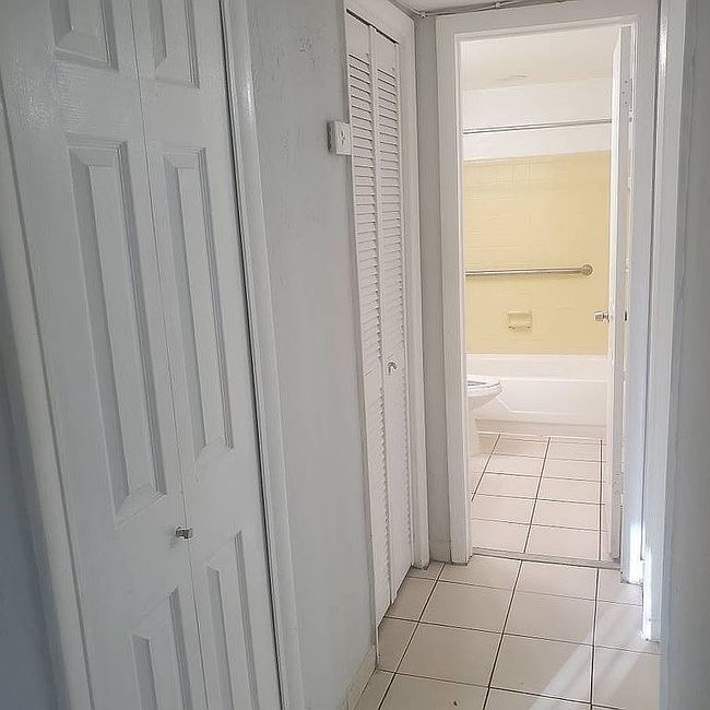 Image of 1275 W 35th St