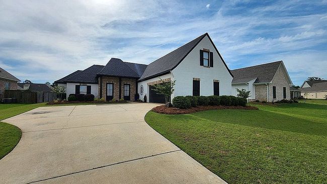 Photo of 116 Sweetbriar Dr, Canton, MS
