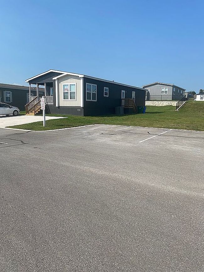 Image of 244 Pineland Ave #127