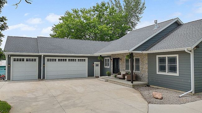 Photo of 21 Timberlane Dr