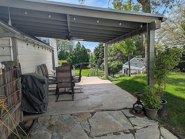 Image of 3310 S Oakwood St