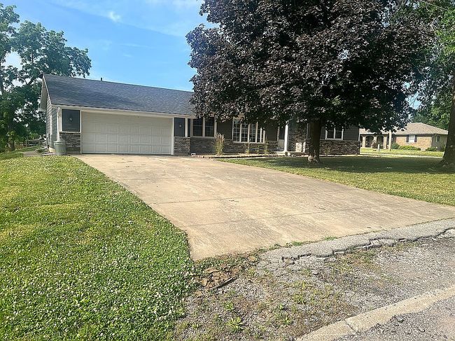 Photo of 607 W 13th St, Carrollton, MO